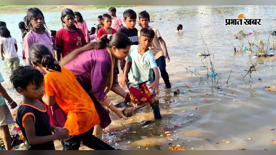 हरतालिका तीज के बाद खुरी नदी में हुआ गौरा-शंकर का विसर्जन