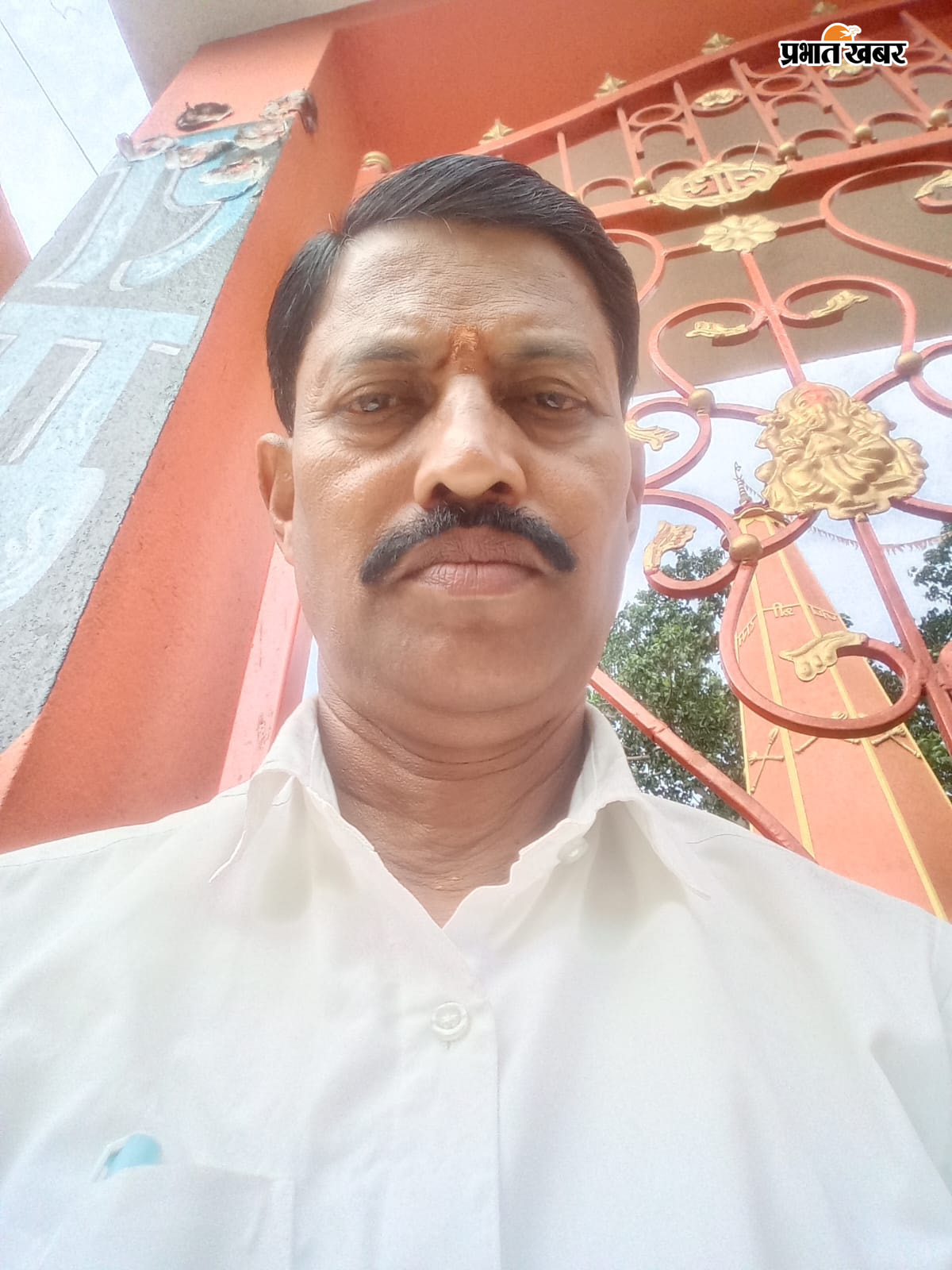 बीएचयू- ए  में  श्रमदान करते ग्रामीण, बी में मुखिया रेखा देवी, सी में नारायण प्रजापति | Prabhat Khabar Network