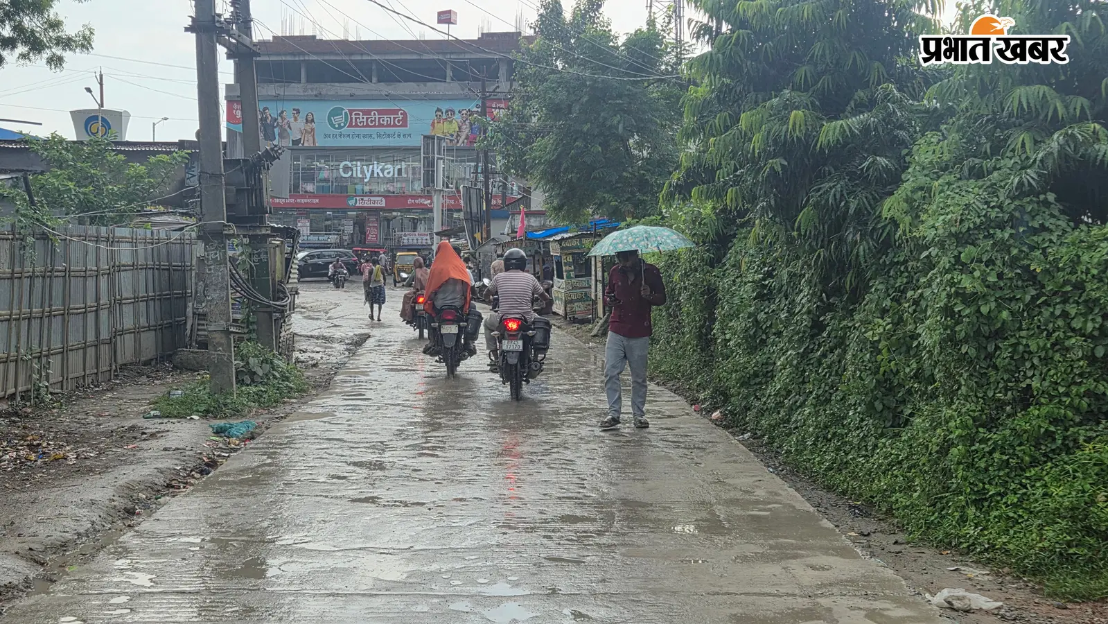 कई दिनों की तेज गर्मी के बाद शहर में हल्की बारिश, मौसम सुहाना, उमस से परेशान लोगों को मिली राहत