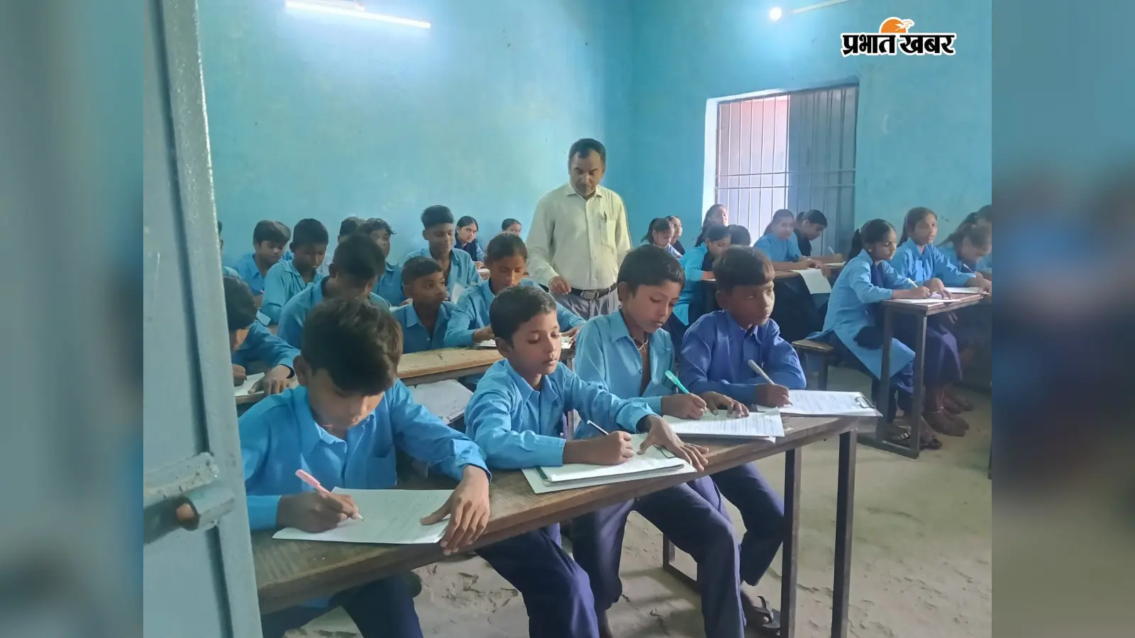 बक्सर: राजपुर में कक्षा 1 से 8 तक अर्द्धवार्षिक परीक्षा शुरू, पहले दिन हिंदी-विज्ञान की परीक्षा