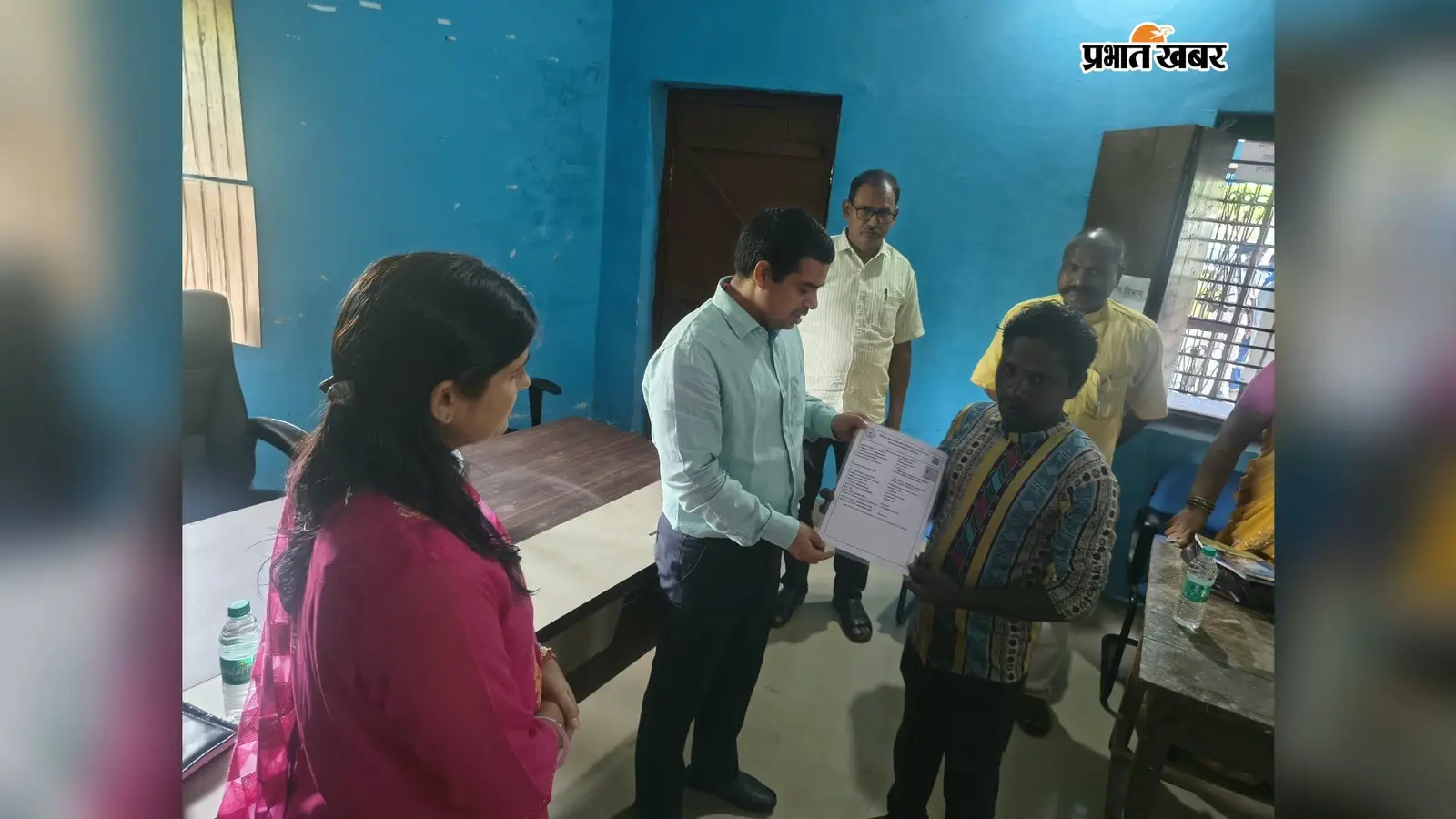 सुपौल के किशनपुर दक्षिण में सहयोग शिविर: निरीक्षण करने पहुंचे डीएम सावन कुमार, मौके पर बांटे प्रमाण पत्र