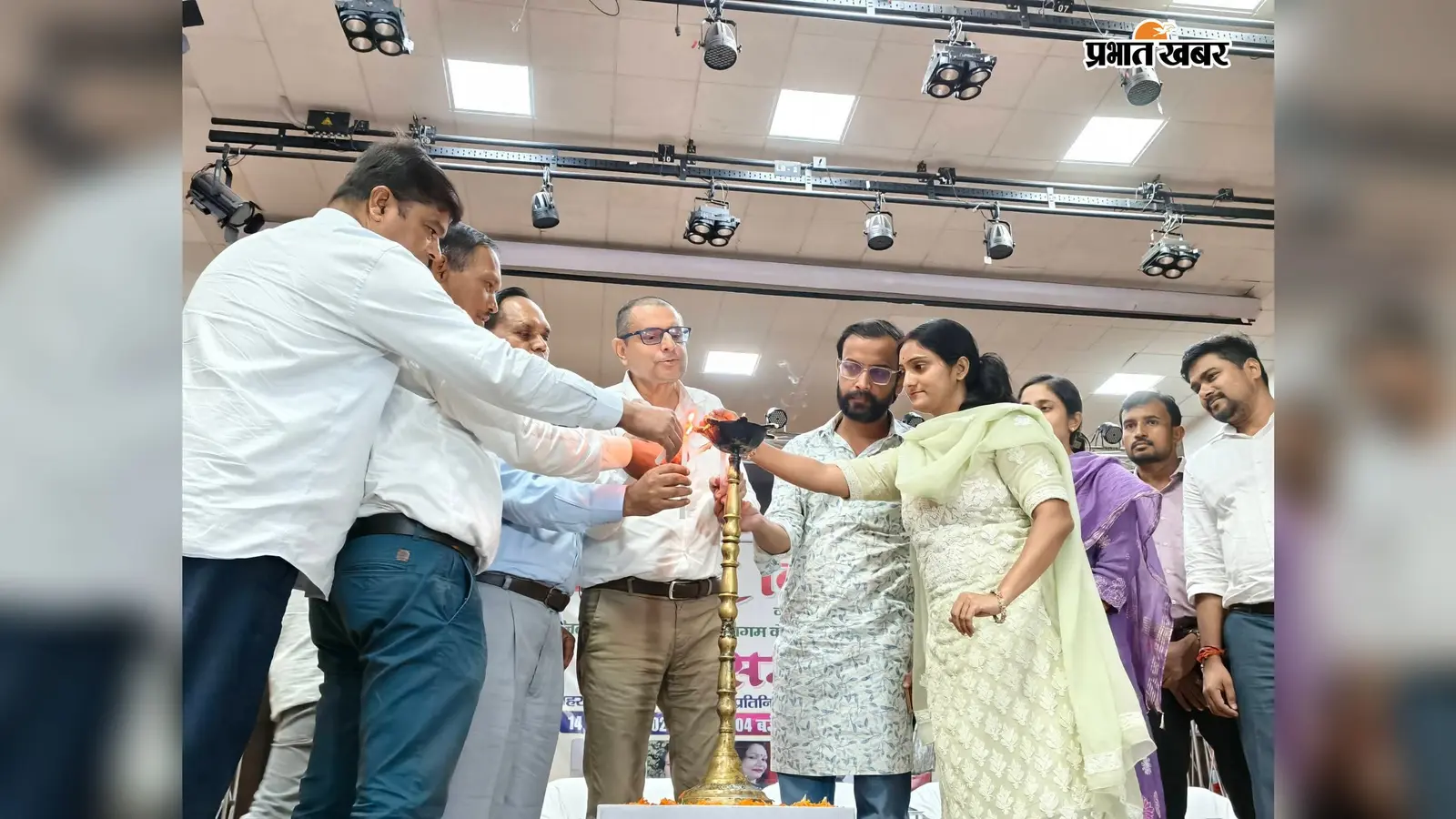 सहरसा प्रेक्षागृह में हिंदी दिवस पर कवि सम्मेलन: शंकर कैमूरी और विभा सिंह ने किया काव्य-पाठ, देखें कवियों की रचनाएं