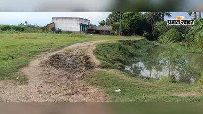 कीचड़ में फंसी पढ़ाई की राह, आईटीआई कॉलेज के छात्र-छात्राएं पक्की सड़क को तरसे