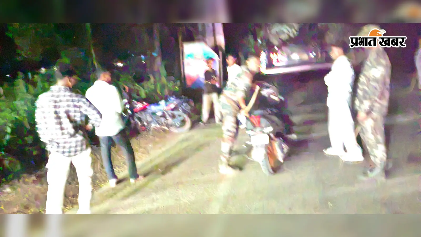 सेन्हा में रात के अंधेरे में चला एंटी क्राइम अभियान, वाहनों की डिक्की और बैग तक खंगाले