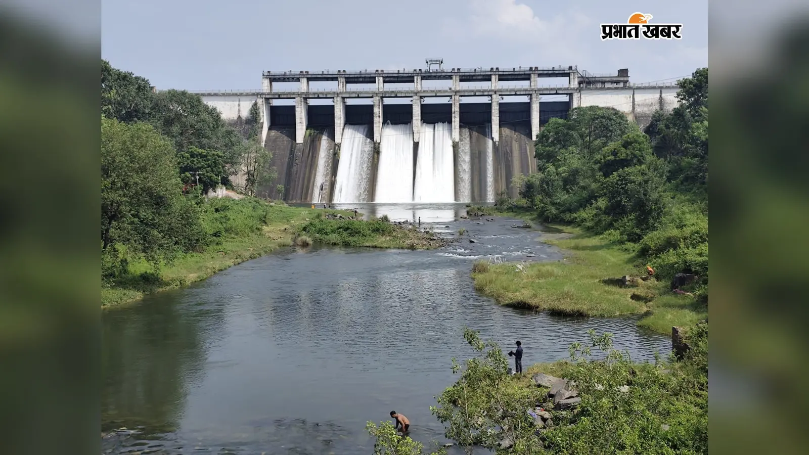पतरातू डैम पर मंडरा रहा बड़ा खतरा, स्पिल वे में दरार, पेड़ उगे, बिजली से चलने वाले गेट भी बंद