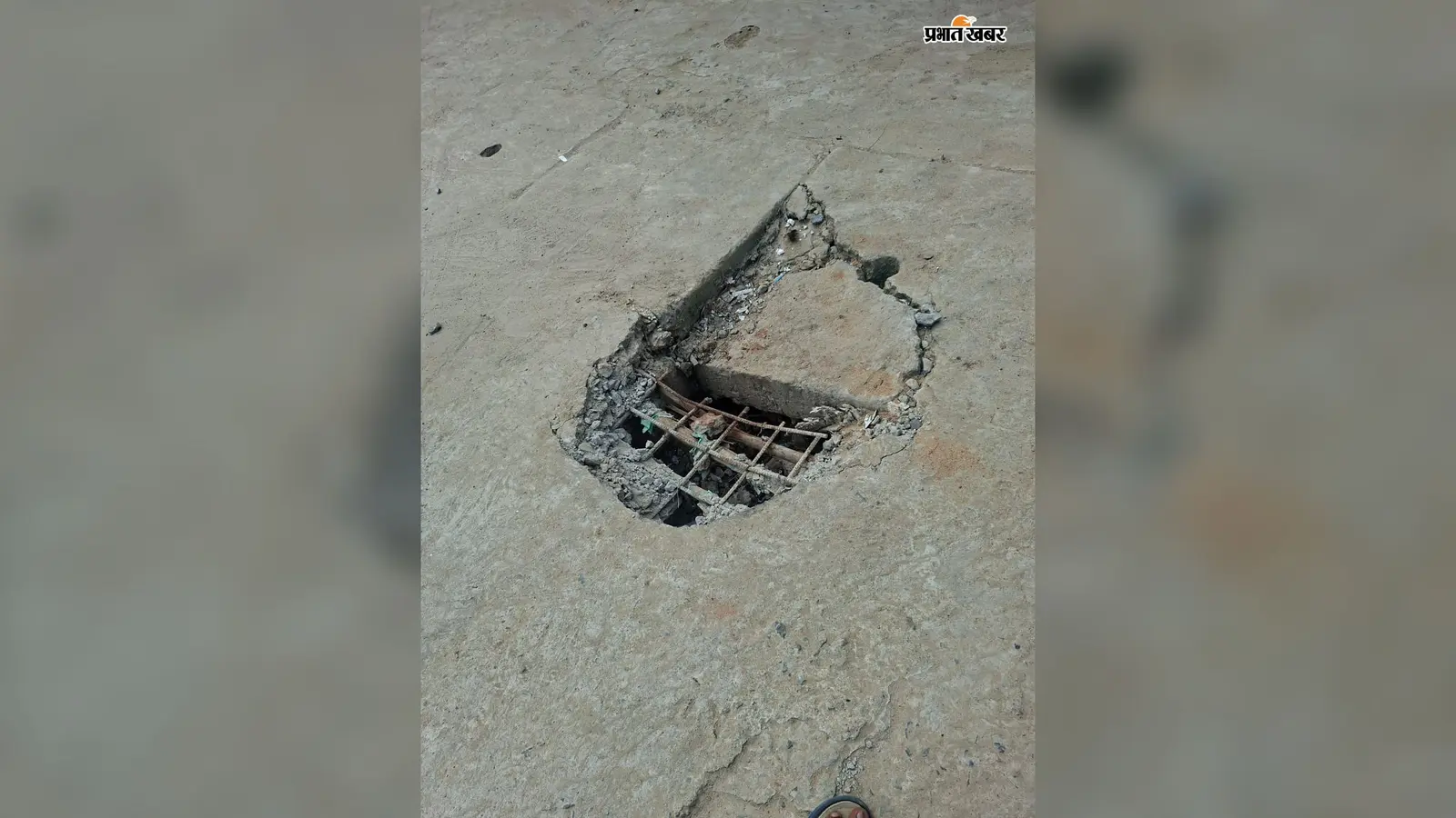 20 लाख से बना नाला डेढ़ माह में ही टूटा, झंझारपुर के बाजार में फैला गंदा पानी, गुणवत्ता पर उठे सवाल