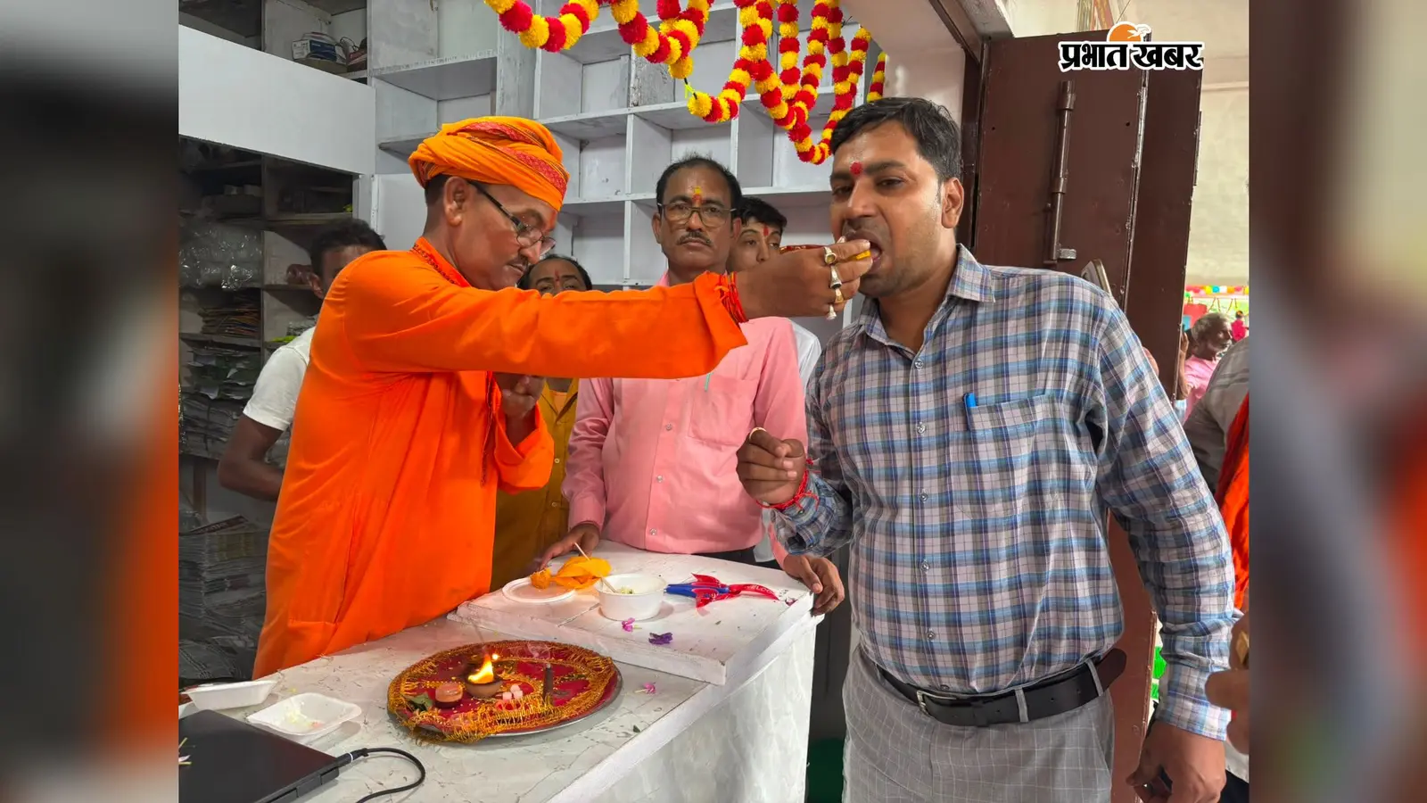 सारण के बनियापुर में खुला सेंट्रल बैंक का CSP केंद्र: 7-8 किमी दूर जाने की परेशानी से मिली मुक्ति, कटेसर बुजुर्ग शाखा प्रबंधक ने किया उद्घाटन