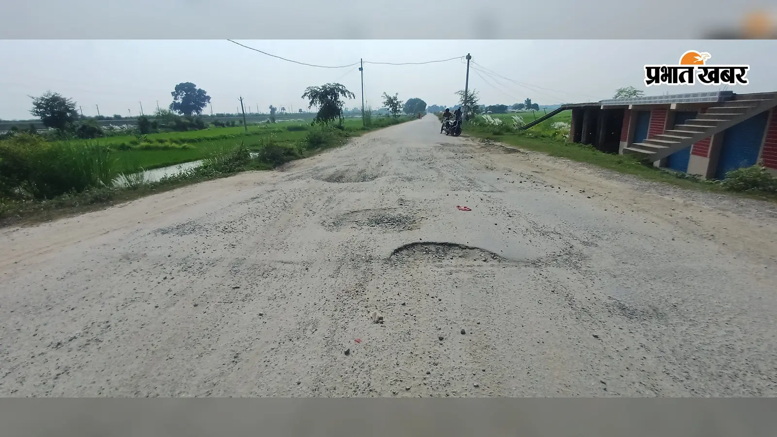 गया-रफीगंज सड़क 18 माह में बननी थी, समय बीता फिर भी गड्ढों की भराई तक नहीं; हादसों का बढ़ा खतरा