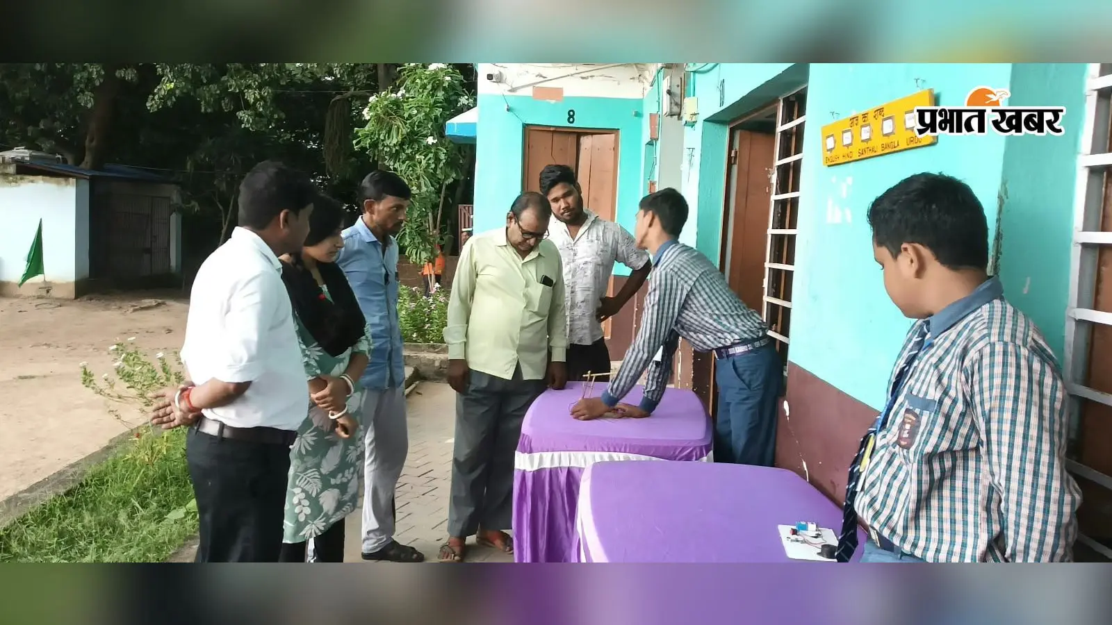कागज-कबाड़ से कमाल तक, अभियंता दिवस पर बच्चों के मॉडल ने खींचा अभिभावकों का ध्यान