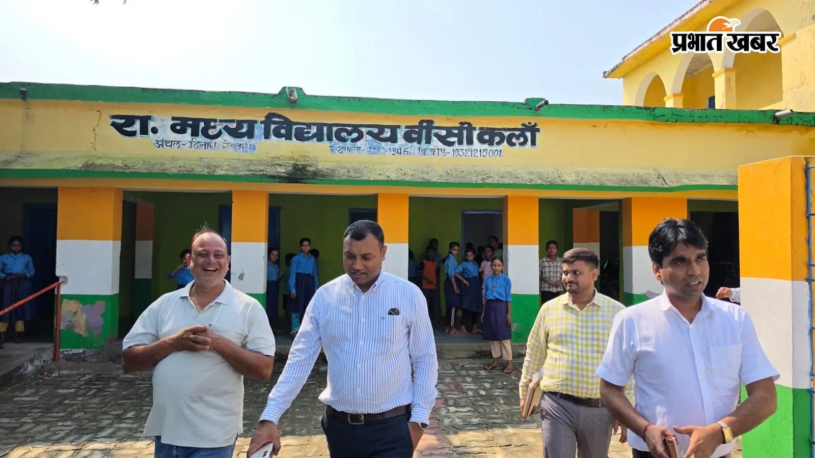 दिनारा के स्कूलों में एसडीएम का औचक निरीक्षण, कम छात्र उपस्थिति और खराब भोजन पर जताई नाराजगी