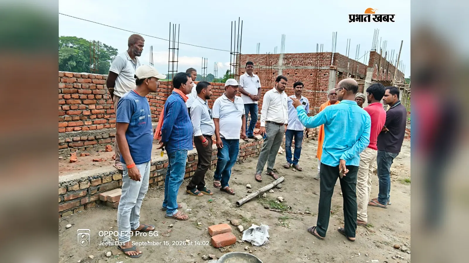 अररिया: रामानुग्रह सिंह उच्च माध्यमिक विद्यालय में निर्माणाधीन लैब भवन में अनियमितता, शिकायत पर बीडीओ ने किया निरीक्षण