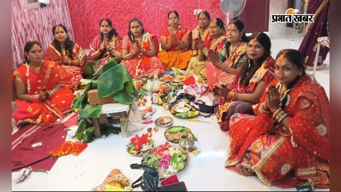 पति की लंबी उम्र और परिवार की खुशहाली की कामना, सुहागिनों ने विधि-विधान से किया तीज पूजन