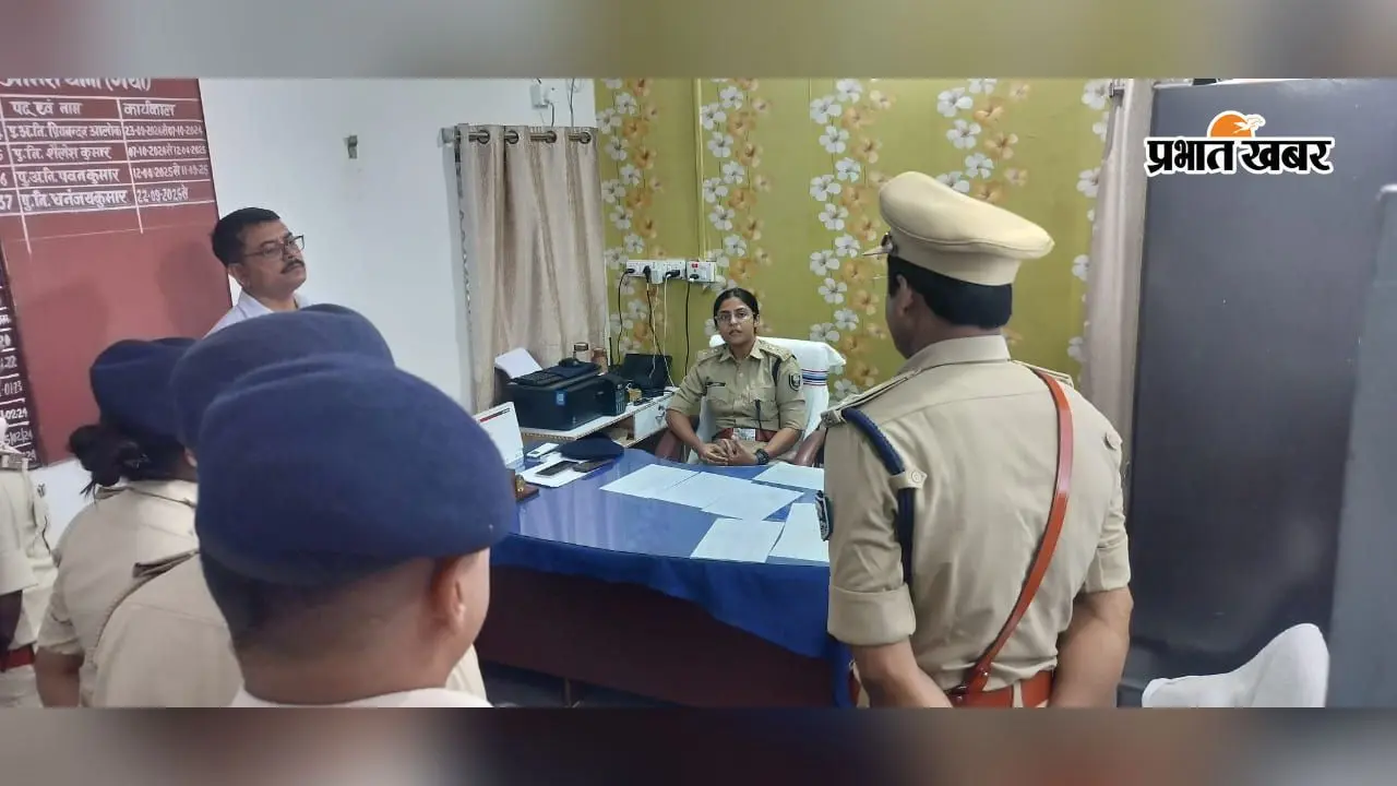गया जी : ग्रामीण एसपी दिव्यांजलि ने आमस थाने का किया निरीक्षण, लंबित कांडों के त्वरित निष्पादन का दिया निर्देश