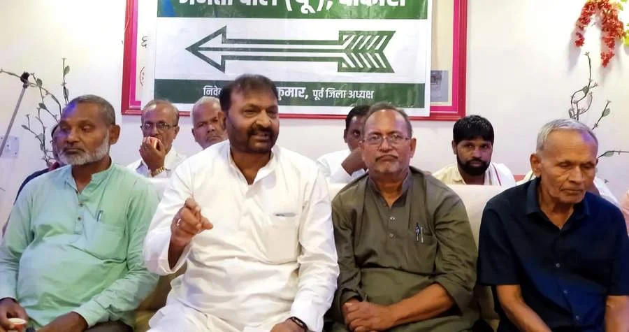 जद(यू) के वरिष्ठ नेता और पूर्व बियाडा चेयरमैन अशोक चौधरी सहित अन्य लोग
