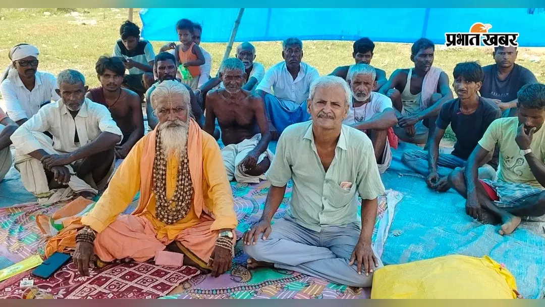 लखनदेई की पुरानी धार में पानी बहाल कराने को लेकर किसानों का आमरण अनशन शुरू