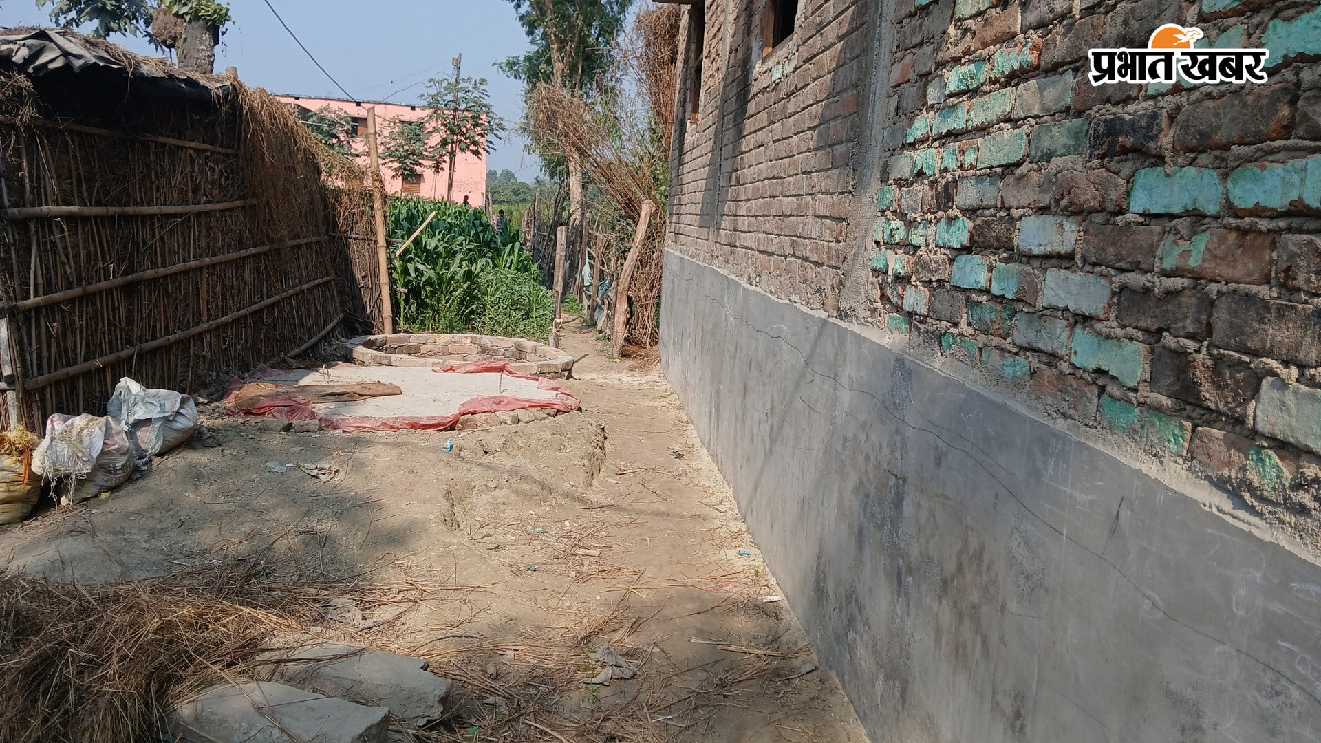 रास्ता विहीन प्राथमिक विद्यालय नुरुल्लाहपुर पूरब | Prabhat Khabar Network