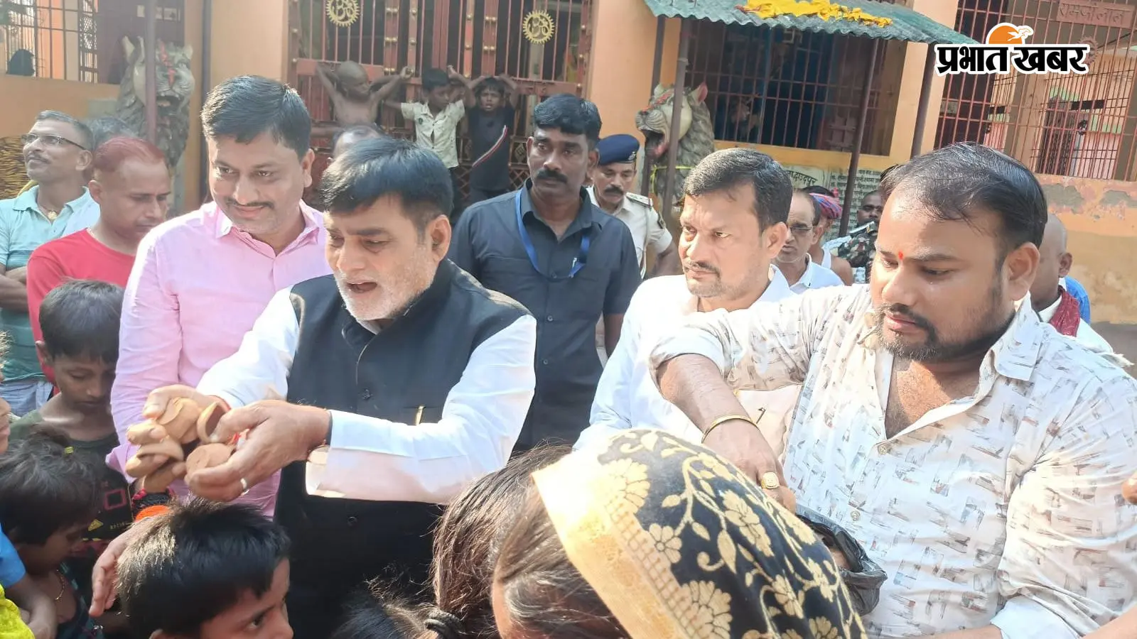 पीएम मोदी के जन्मदिन पर दानापुर में जलेगा ‘आशीर्वाद दीपक’, मंत्री रामकृपाल यादव ने बांटे दीये