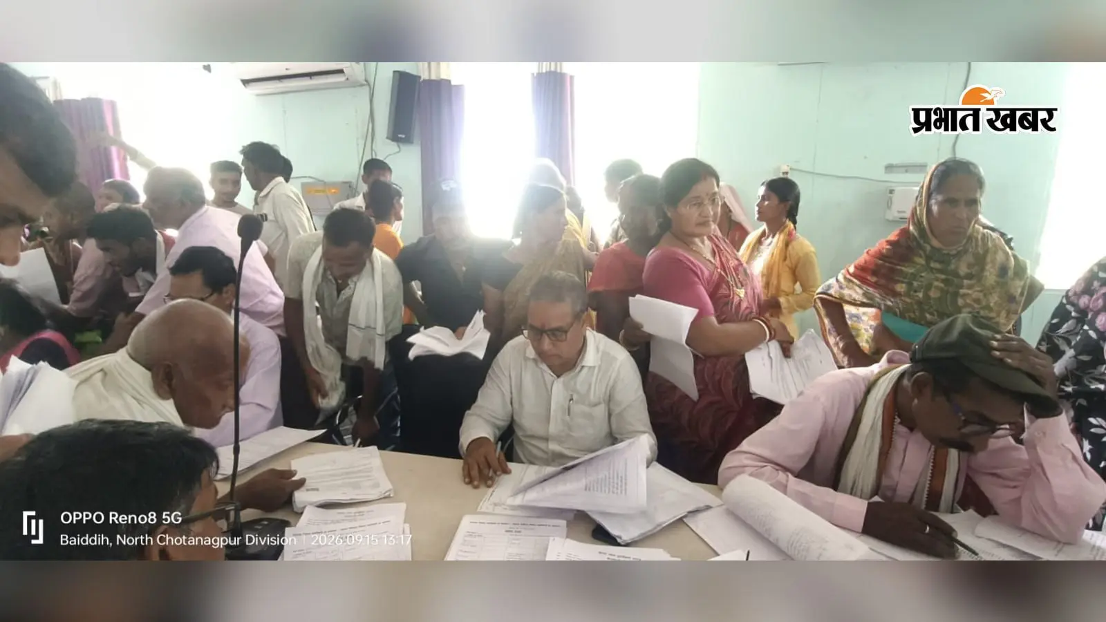 सतगावां में SIR को लेकर जनसुनवाई, उमड़ी ग्रामीणों की भारी भीड़; 300 आवेदन मिले