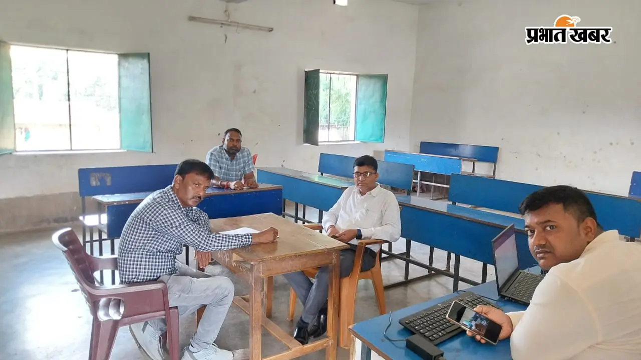 एसआईआर कैंप में 50 ग्रामीणों ने जमा किए दस्तावेज, मतदाता सूची सत्यापन में जुटा प्रशासन