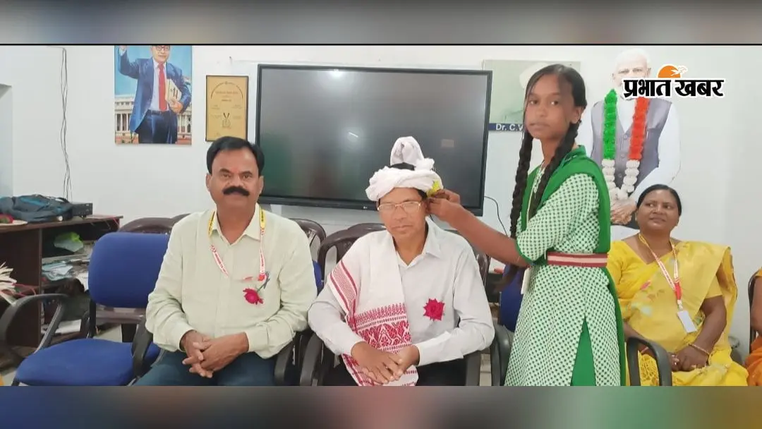 करमा पर्व पर झारखंडी संस्कृति के रंग में रंगा नवाडी पाड़ा स्कूल, बच्चों ने पेश किया पारंपरिक नृत्य