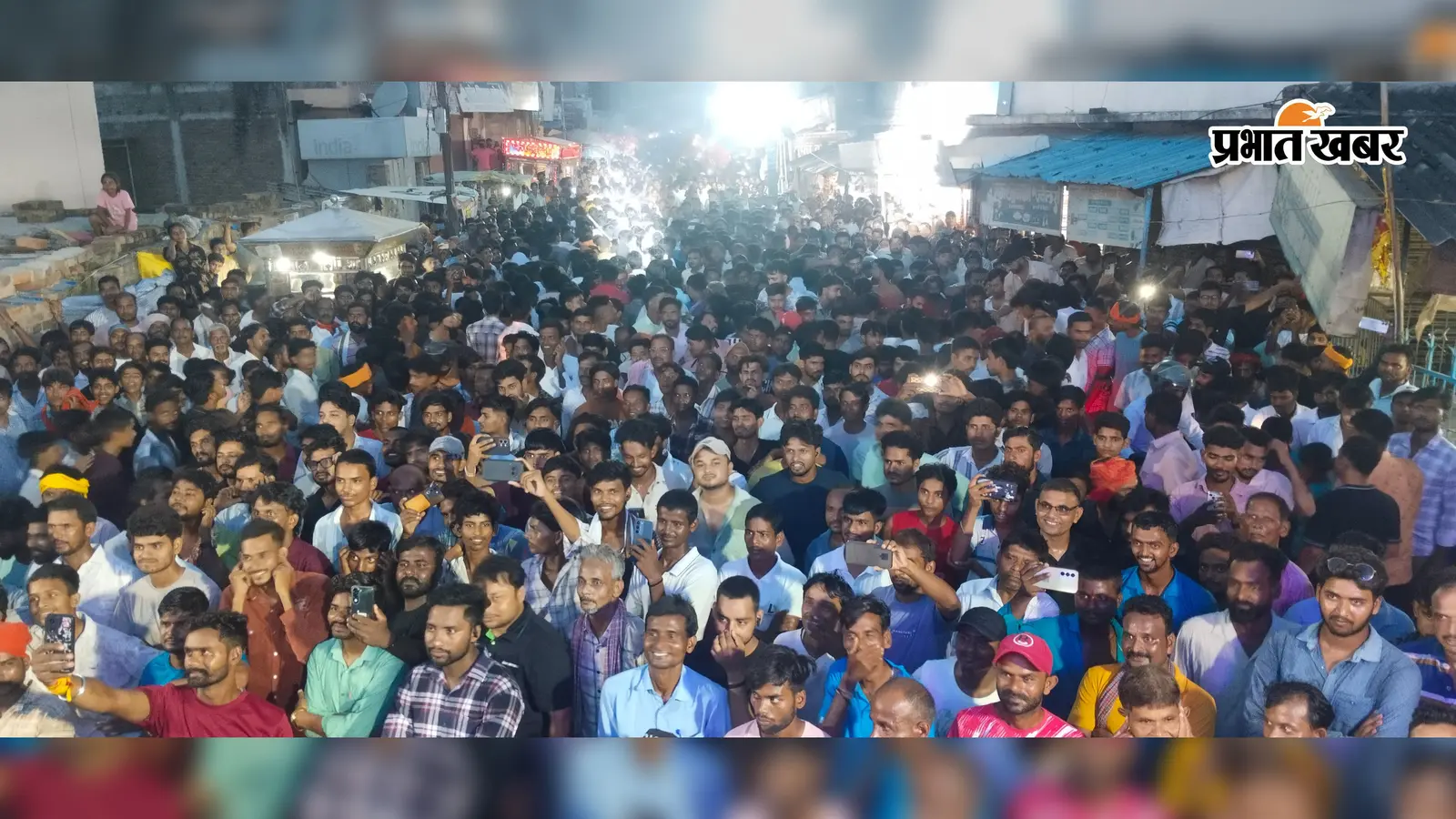 गोपालगंज के मांझा में आधी रात से सुबह तक गूंजा 'जय श्रीराम': महावीरी अखाड़ा जुलूस में उमड़ा जनसैलाब, युवाओं ने दिखाए शौर्य करतब