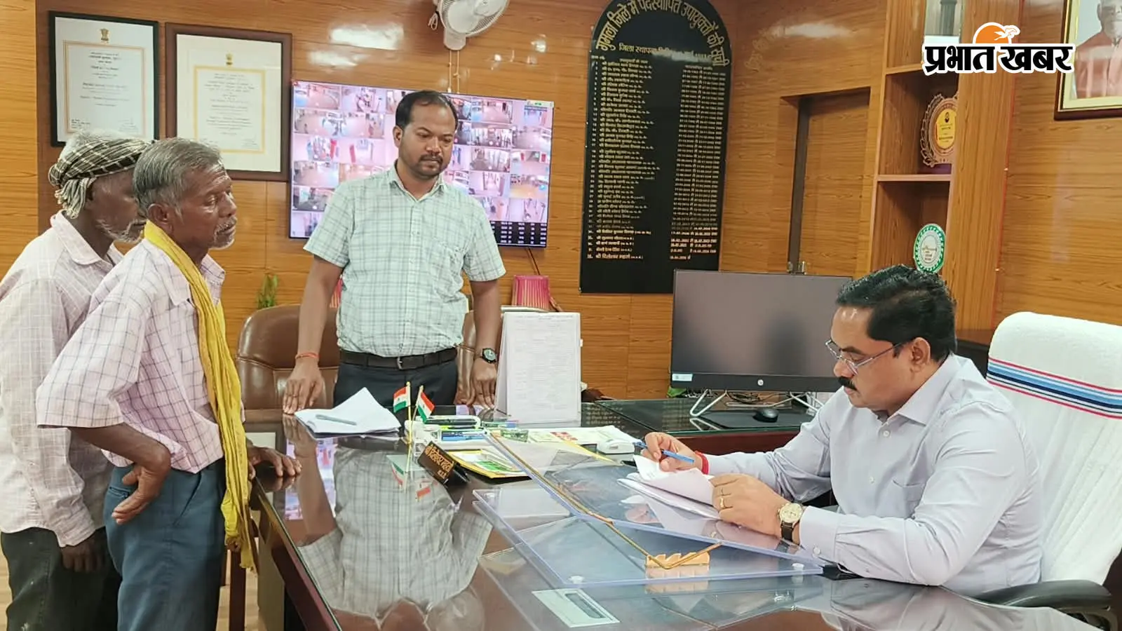 गुमला में जन शिकायत : किसी ने कहा स्कूल में सिर्फ 2 शिक्षक, तो महिला ने मांगी हथियारबंद लोगों से सुरक्षा