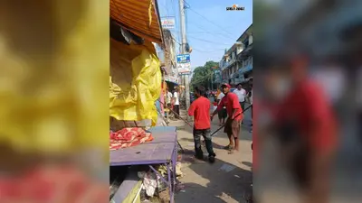गोपालगंज में अतिक्रमण पर नगर परिषद का बुलडोजर एक्शन: सड़क पर दुकान लगाने वाले पर ₹5000 का जुर्माना, 12 घंटे का अल्टीमेटम