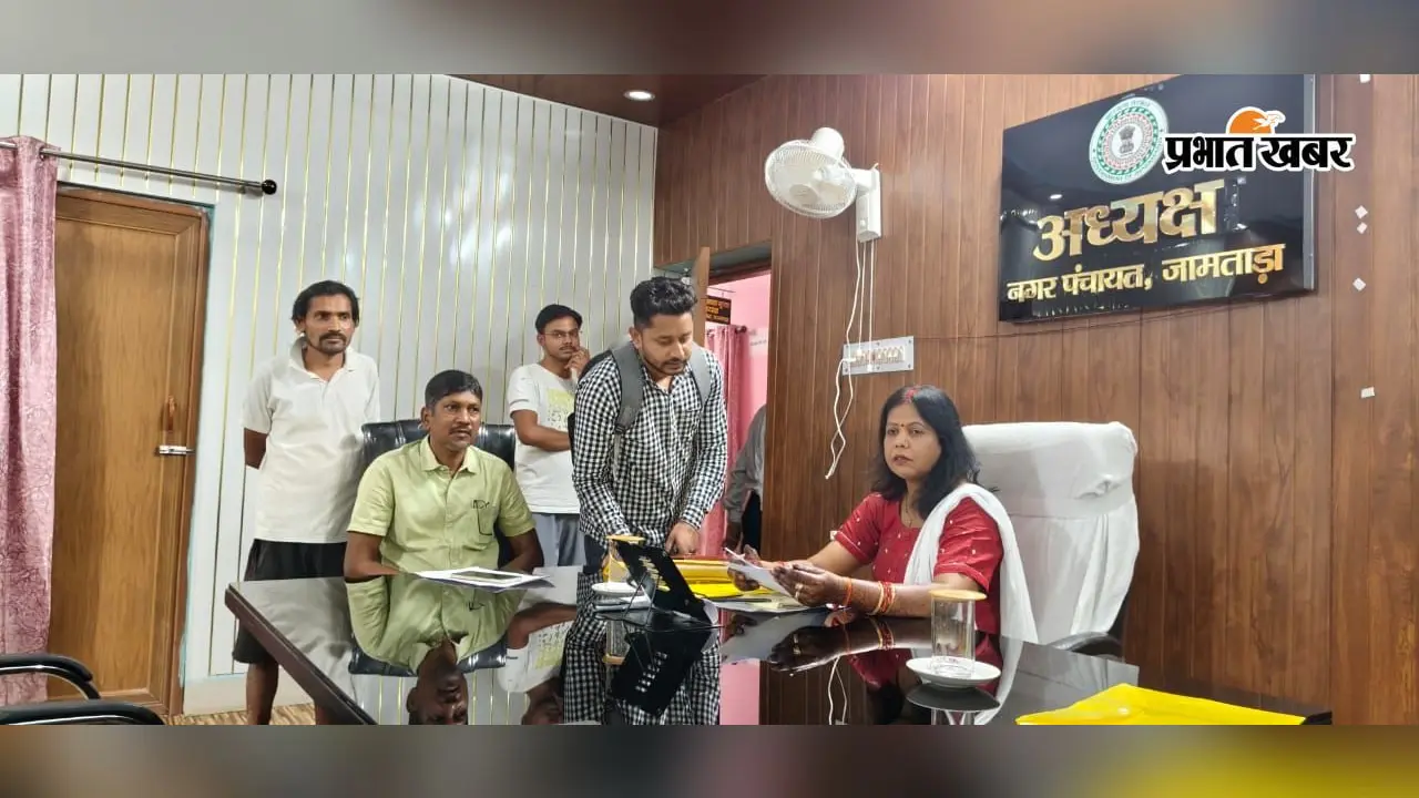 जनता दरबार में दिव्यांग को मिली बड़ी राहत, प्रधानमंत्री आवास की स्वीकृति प्रक्रिया पूरी
