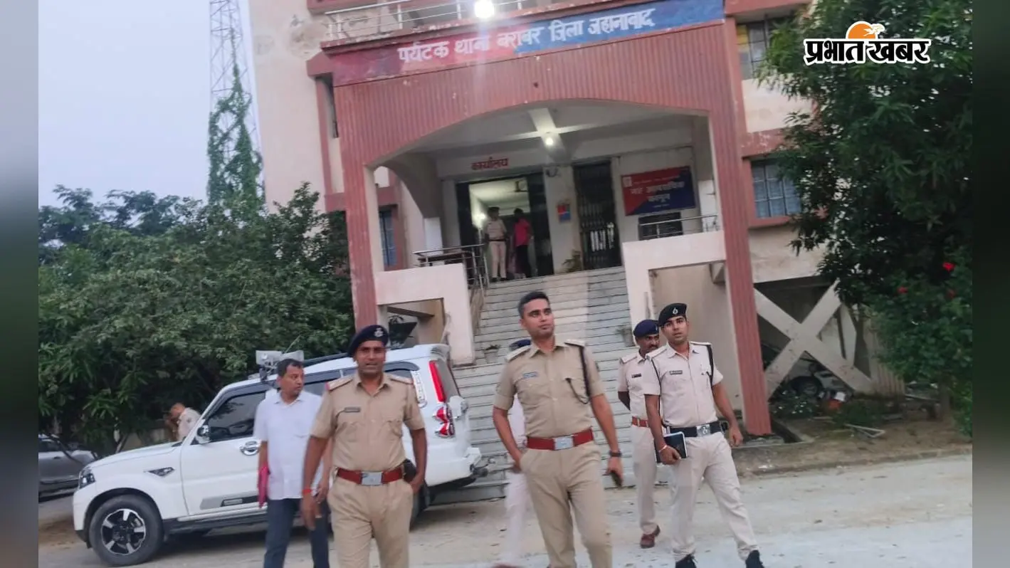 एसडीपीओ ने विशुनगंज और बराबर थाने का किया औचक निरीक्षण, लंबित कांडों के त्वरित निष्पादन का निर्देश