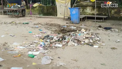 सासाराम : चेनारी में सफाई कर्मियों की हड़ताल से बिगड़ी व्यवस्था, सड़कों पर जमा कूड़ा और गंदगी
