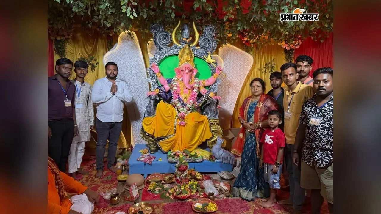 बारसोई गणेश महोत्सव का तीसरा दिन: बलरामपुर विधायक संगीता देवी ने की पूजा-अर्चना, देखें पंडालों का माहौल