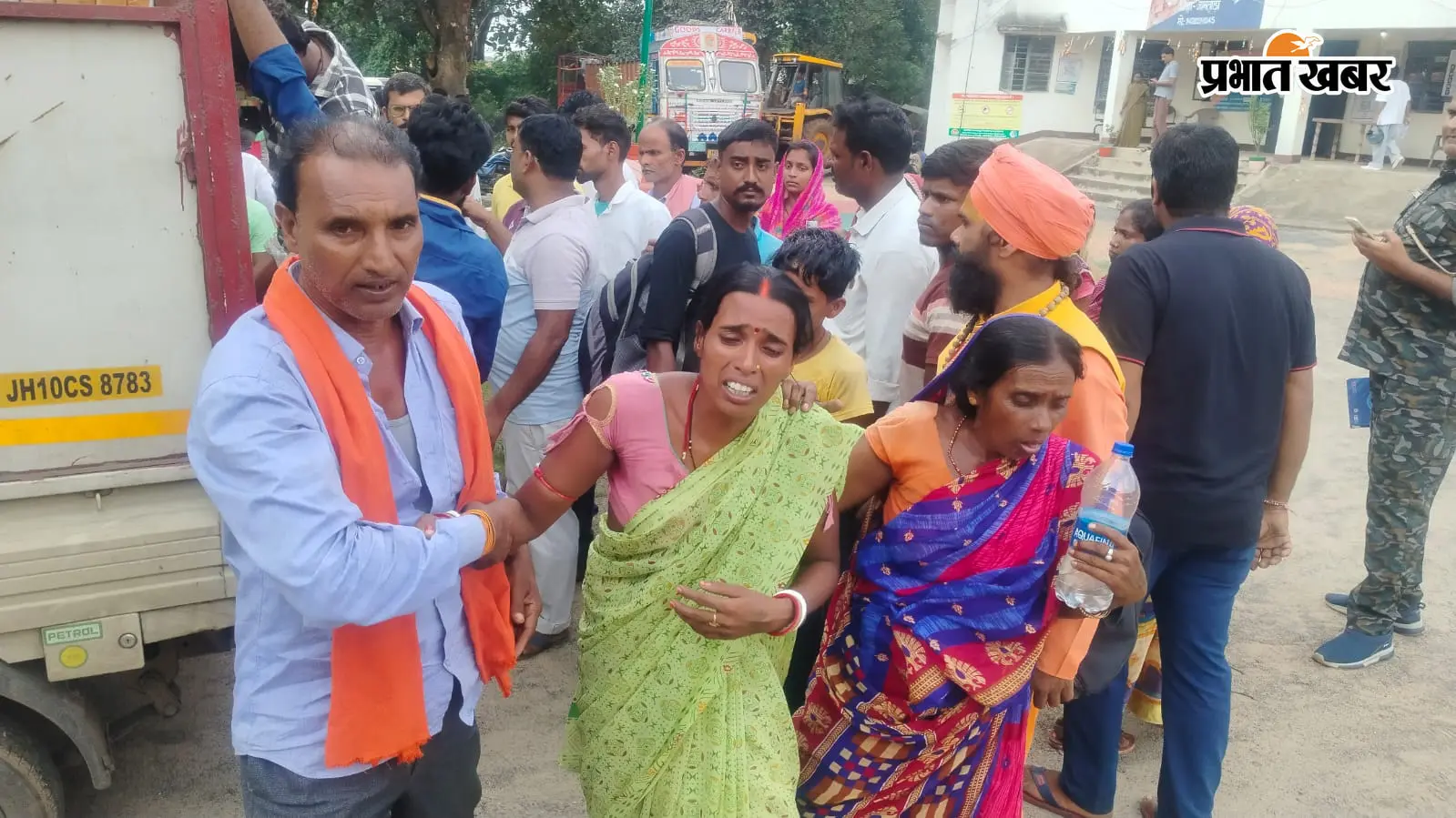 डीजे बज रहा था, लोग नाच रहे थे…तभी कुएं की मेढ़ से फिसला संतोष, CCTV में कैद हुई दर्दनाक घटना