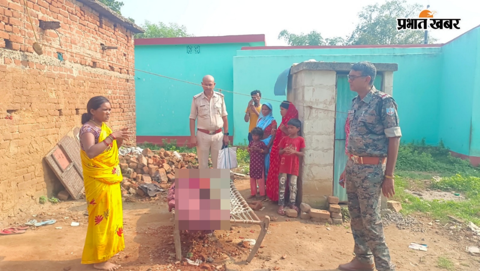 घटनास्थल पर जांच पड़ताल करते पुलिस | Prabhat Khabar Network