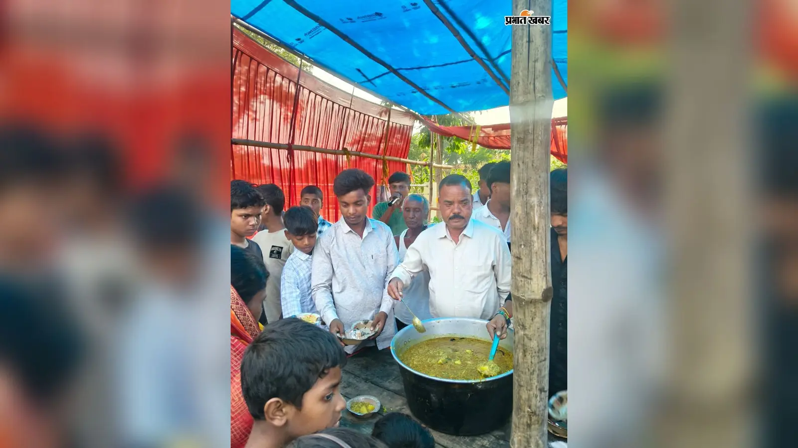कैथा केदारनाथ धाम में गणेश महोत्सव पर आयोजित हुआ अटूट भंडारा, पार्षद देवधारी महतो ने बांटा प्रसाद