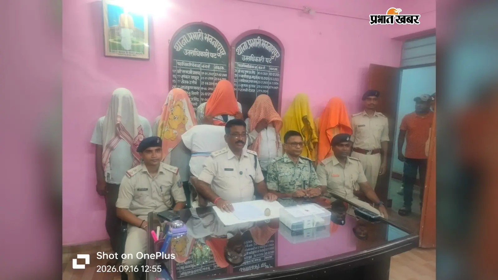 जुए की महफिल पर पुलिस का छापा, 29,760 रुपये समेत 5 बाइक और 4 मोबाइल जब्त