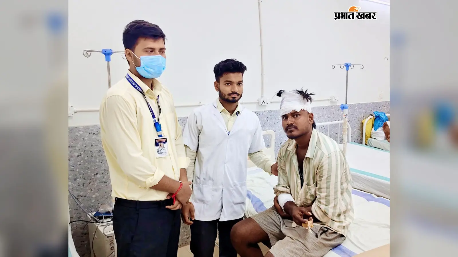 कसियनमा मोड़ पर टोटो-बाइक की सीधी टक्कर, बाइक चालक और महिला गंभीर रूप से घायल