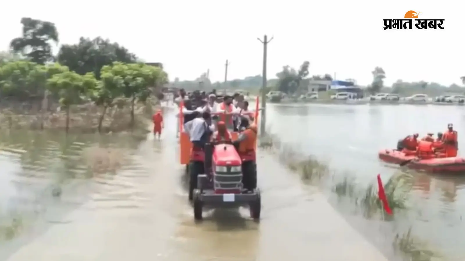 ट्रैक्टर पर सवार होकर निकले CM सम्राट और केंद्रीय मंत्री, बाढ़ प्रभावित इलाकों का लिया जायजा, जानिए क्या कहा
