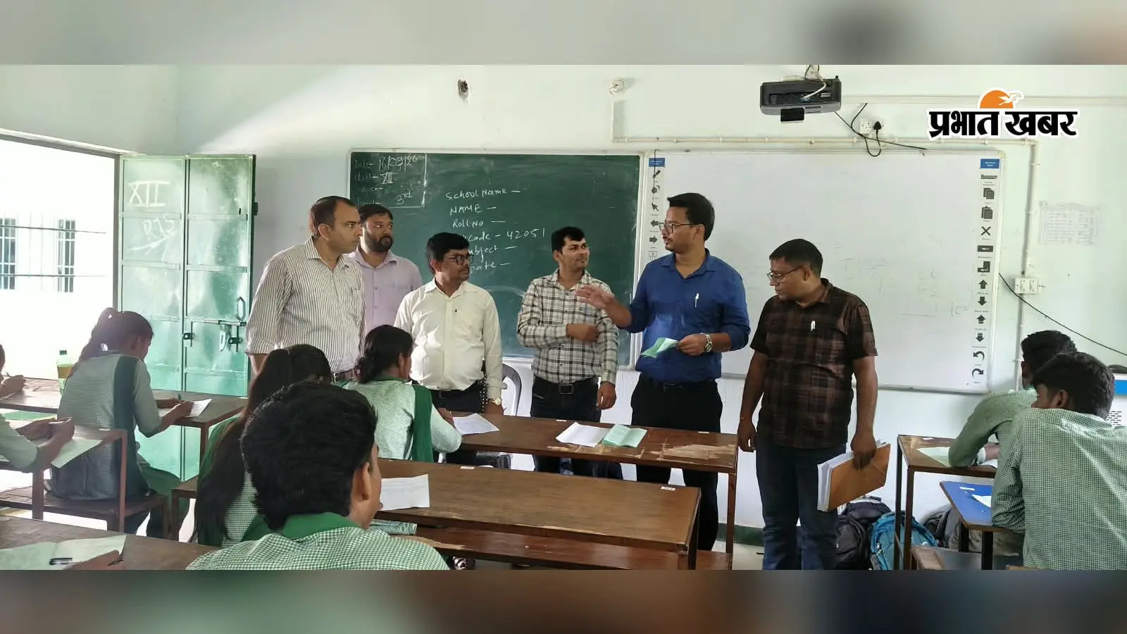 एसडीओ ने स्कूल में मारा औचक छापा, कक्षाओं से परीक्षा व्यवस्था तक का लिया जायजा