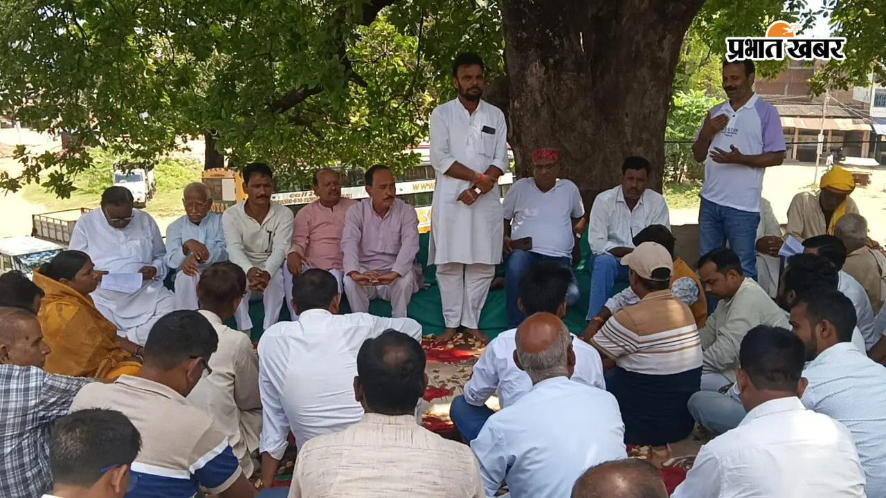 Garhwa News: मेराल से भवनाथपुर होते हुए चोपन तक ट्रेन चलाने की मांग