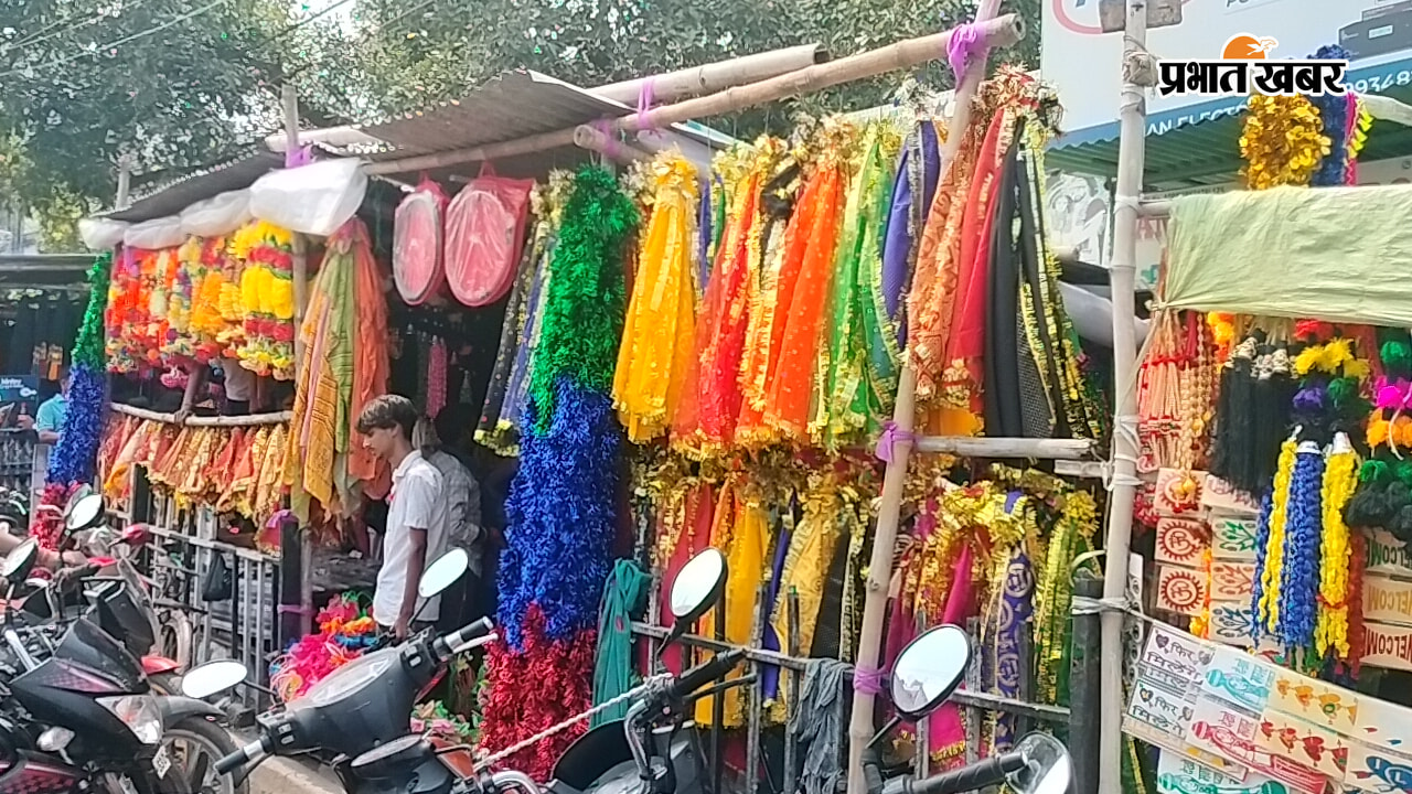 फोटो कैप्शन: सूर्यगढ़ा बाजार में वाहन के साज- सजावट की दुकान | Prabhat Khabar Network
