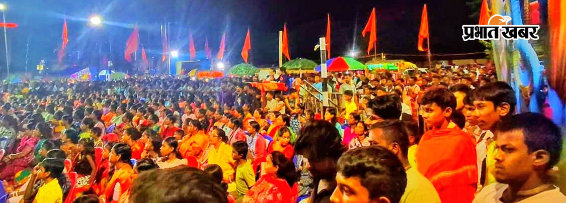 रेलवे मैदान में नृत्य प्रतियोगिता में प्रस्तुति देते कलाकार, कार्यक्रम का शुभारंभ करते अतिथि, मौजूद लोग | Prabhat Khabar Network