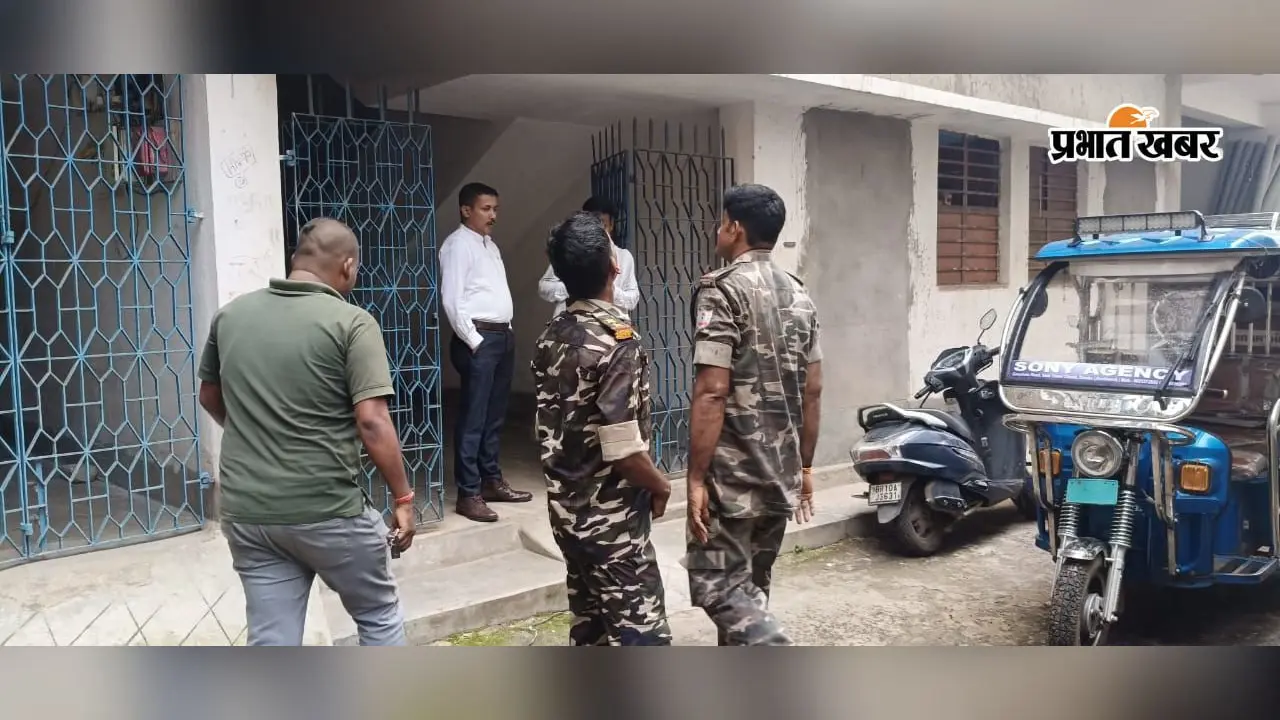 दुमका में नकली वायर का बड़ा खेल बेनकाब: मां सुशीला ट्रेडिंग कंपनी पर छापा, 15 लाख का फर्जी क्रॉम्पटन वायर जब्त