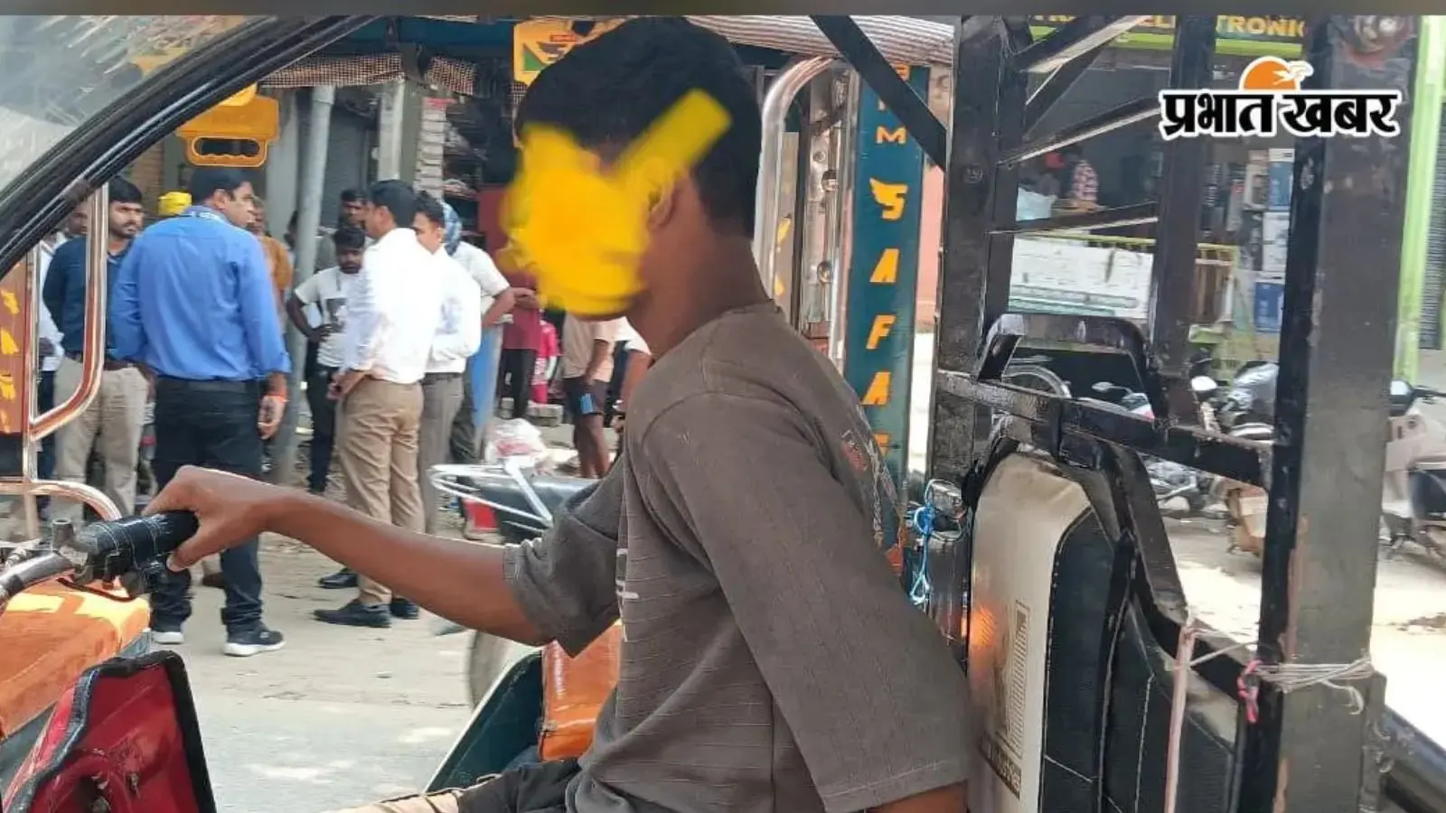 कैमूर में नाबालिगों के हाथों में वाहन की कमान, ट्रैफिक व्यवस्था पर उठ रहे सवाल; चौक-चौराहों पर जाम से भी परेशानी