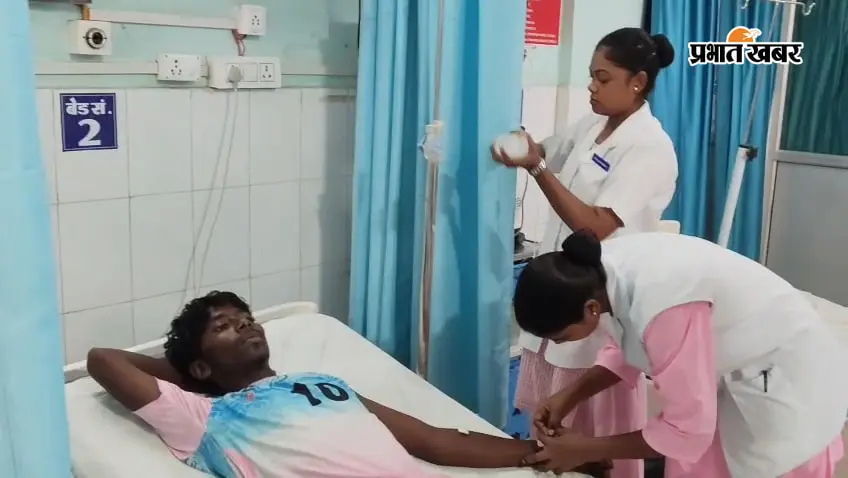 जहरीले सांप ने मां-बेटे को डसा, महिला की मौत, बेटा सदर अस्पताल में भर्ती