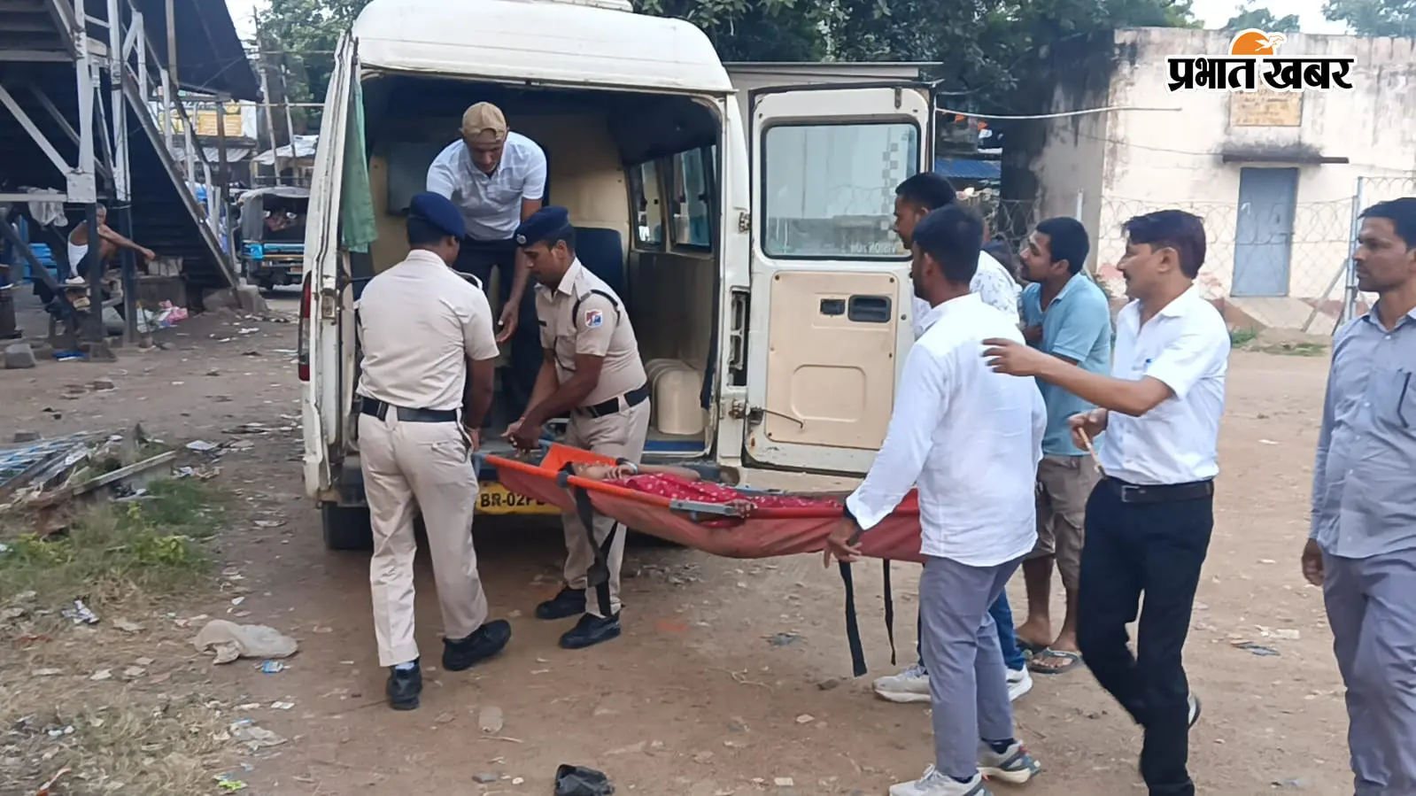 गया जी: कोडरमा-दानापुर एक्सप्रेस में गूंजी किलकारी: चलती ट्रेन में महिला ने दिया बच्ची को जन्म, RPF बनी देवदूत, सुरक्षित अस्पताल पहुंचाया