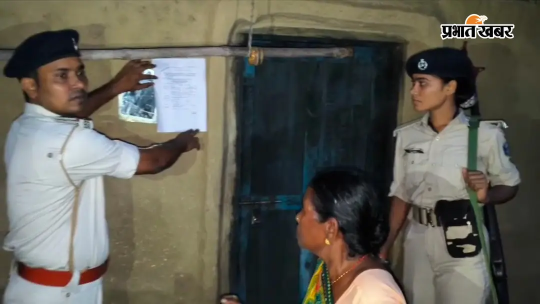 नवादा: सिरदला में प्रिंस मौत मामले के आरोपित के घर चिपका इश्तेहार, गिरफ्तारी के लिए छापेमारी जारी