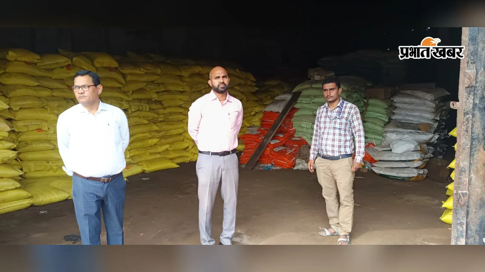 मोतिहारी में खाद का बड़ा खेल: लाइसेंस आजाद नगर का और गोदाम बंजरिया में, जानें छापेमारी में क्या-क्या मिला