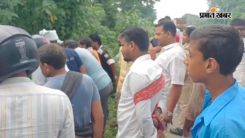 बेगूसराय : एनएच-31 किनारे झाड़ियों से महिला का सड़ा-गला शव बरामद, हाथ पर गुदा है प्रीति