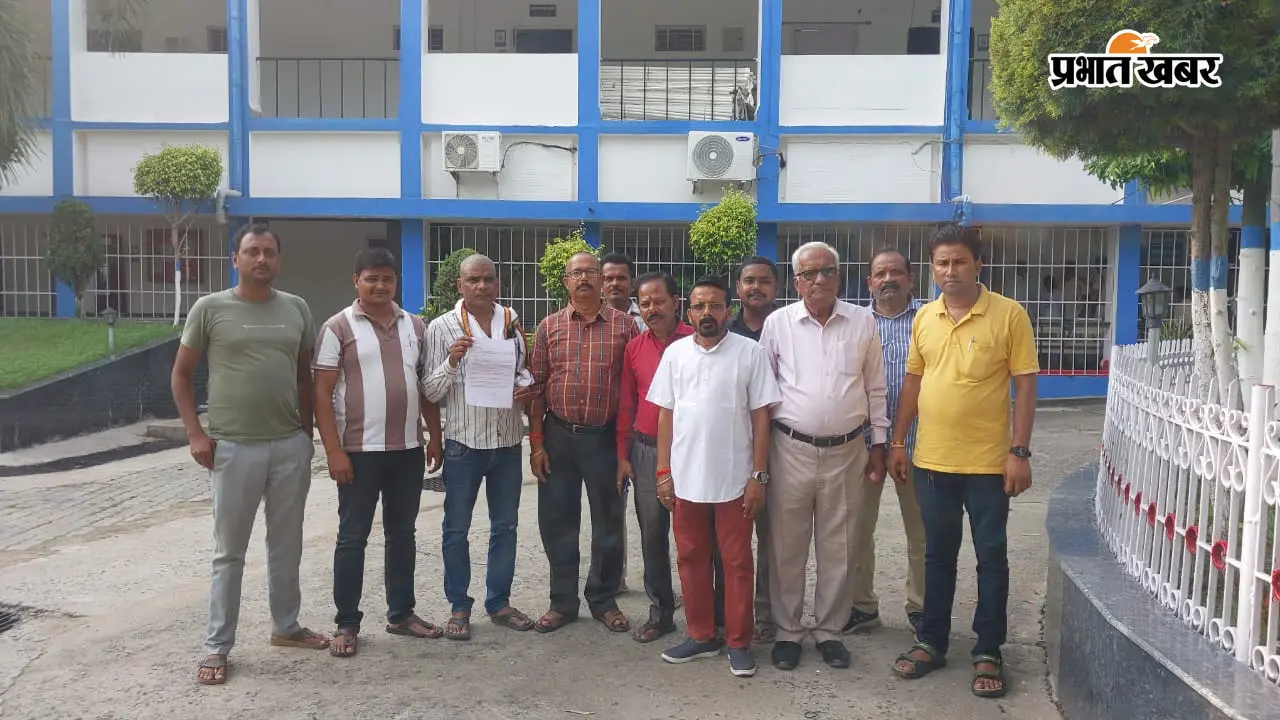 सहरसा अस्पताल की घटना पर सुपौल में पत्रकारों का आक्रोश, डीएम को सौंपा ज्ञापन
