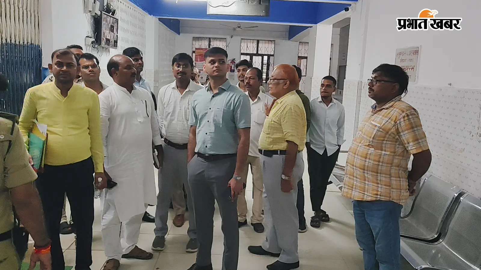 गया जी : शेरघाटी अस्पताल में एसडीओ का औचक निरीक्षण, ड्यूटी से 3 डॉक्टर और 5 सफाईकर्मी मिले गायब